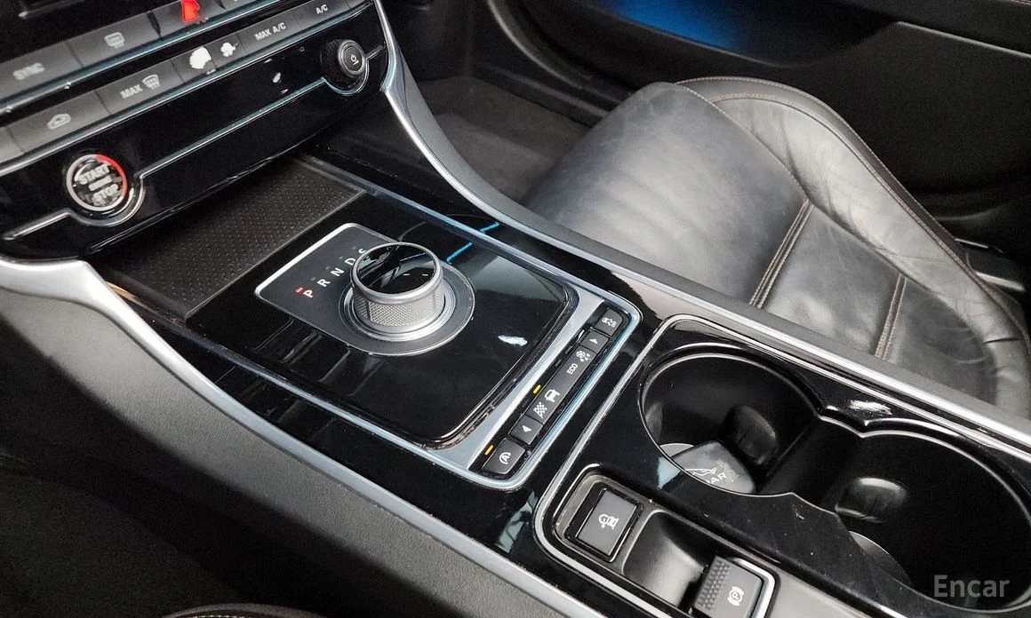 Jaguar XE  - изображение 9