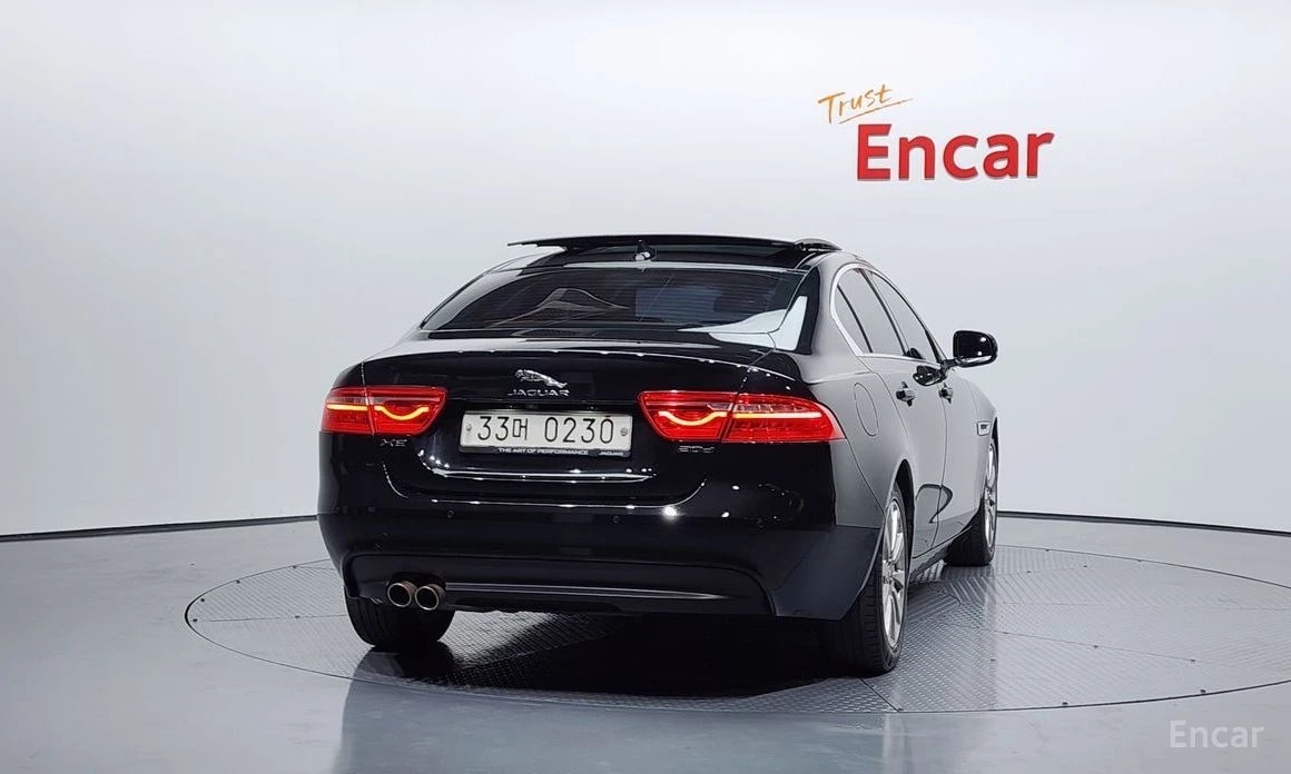 Jaguar XE  - изображение 4