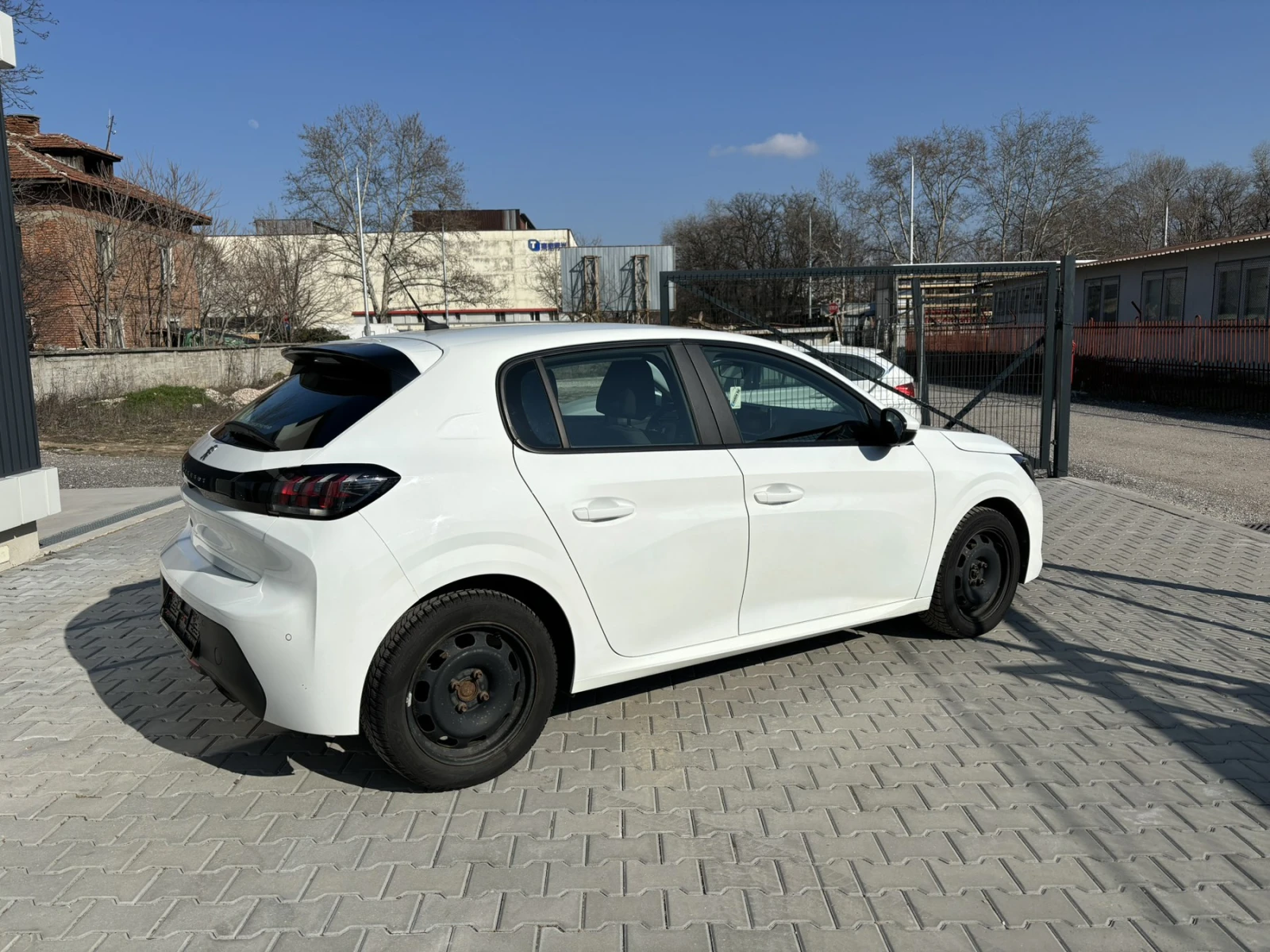Peugeot 208 1.2 PURETECH 55KW - изображение 7