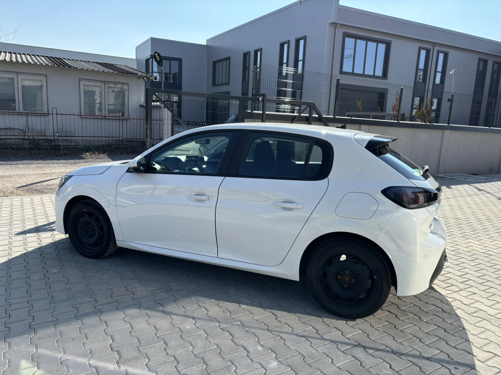 Peugeot 208 1.2 PURETECH 55KW - изображение 4