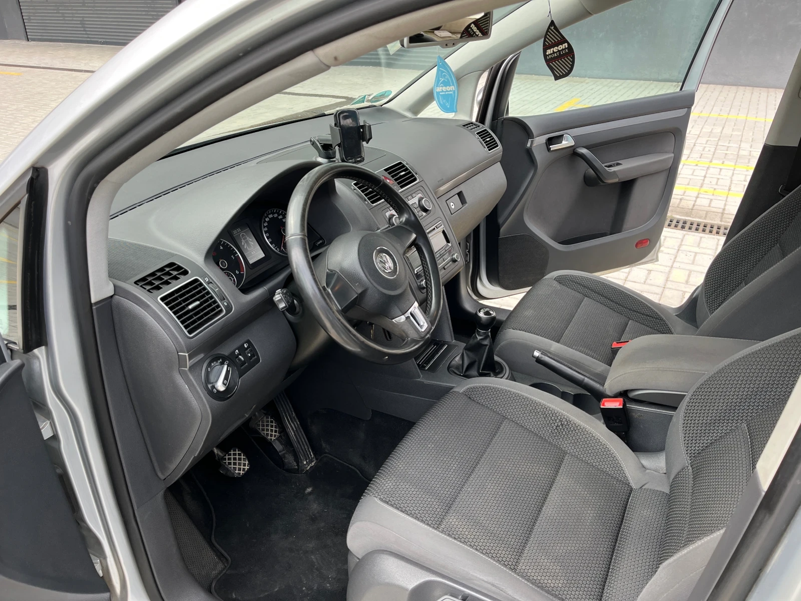 VW Touran 2.0TDI/COMONN/RAYL, снимка 11 - Автомобили и джипове - 54176612