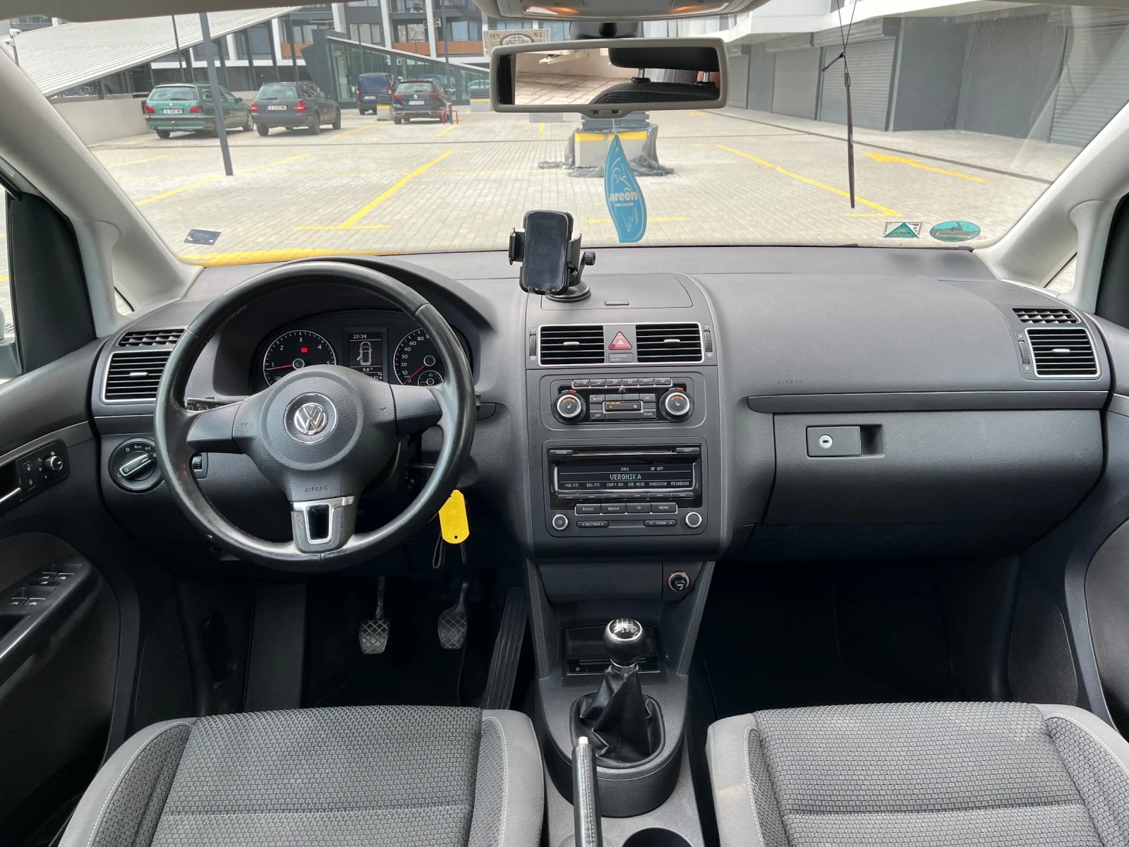 VW Touran 2.0TDI/COMONN/RAYL, снимка 13 - Автомобили и джипове - 54176612