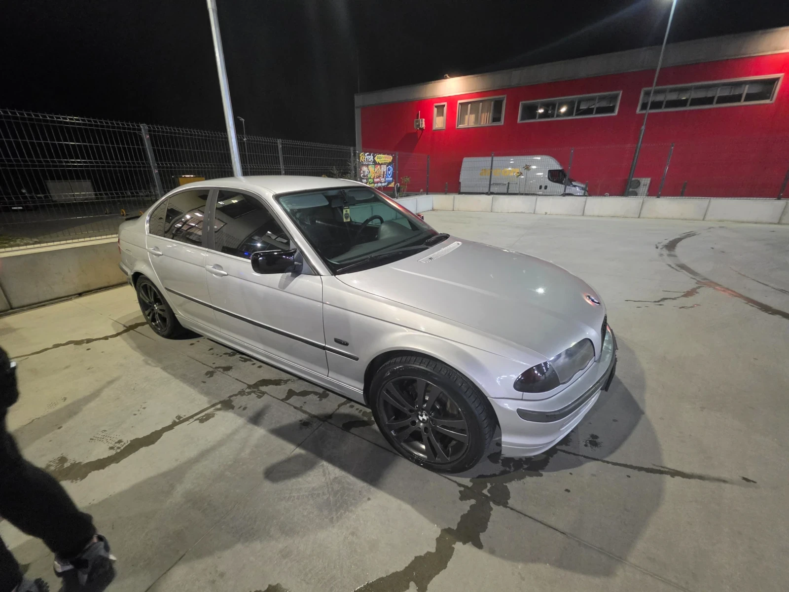 BMW 320, снимка 6 - Автомобили и джипове - 54419613