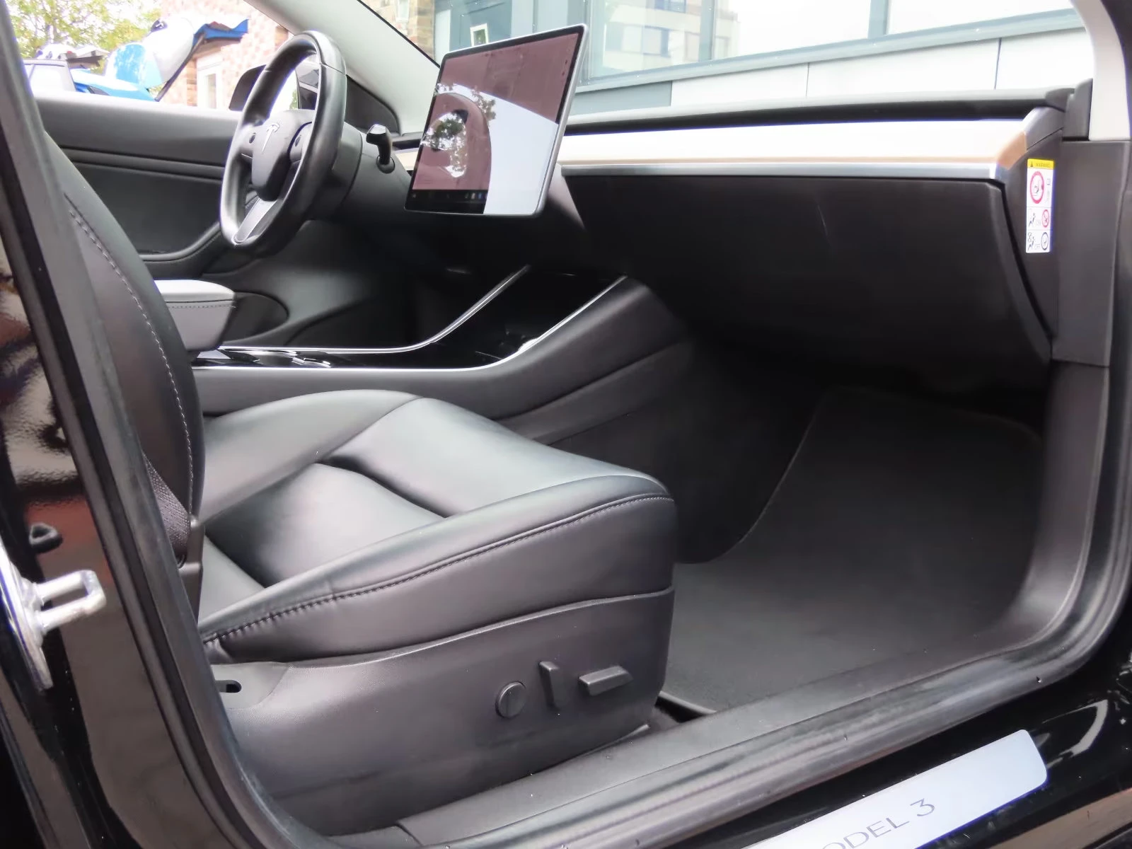Tesla Model 3 LONG-RANGE/351HP/DUAL/AWD/PANO/CAM/H.PUMP/ACC/478q, снимка 11 - Автомобили и джипове - 55136473