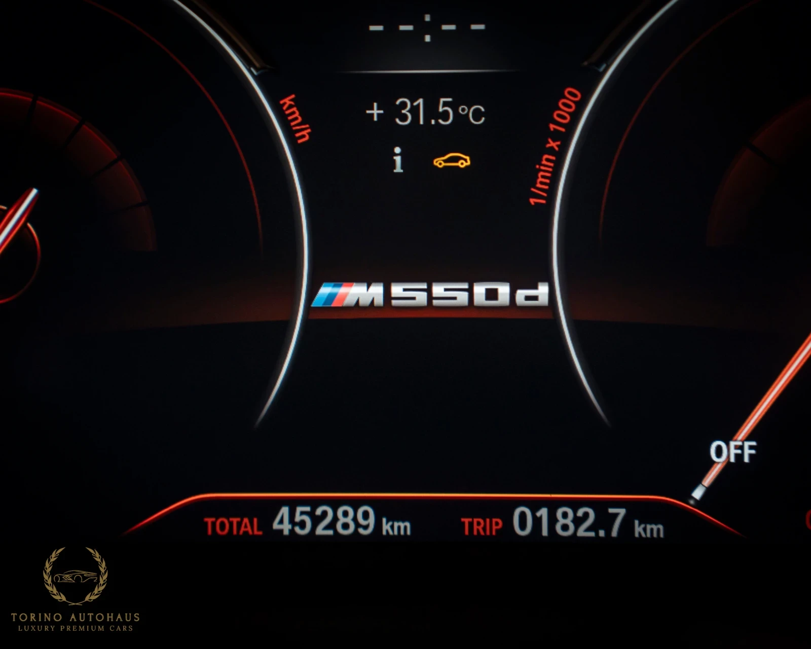 BMW 550 45 000 KM* xDrive* H&K* SOFT CLOSE* KEYLESS* FULL*, снимка 14 - Автомобили и джипове - 55192805