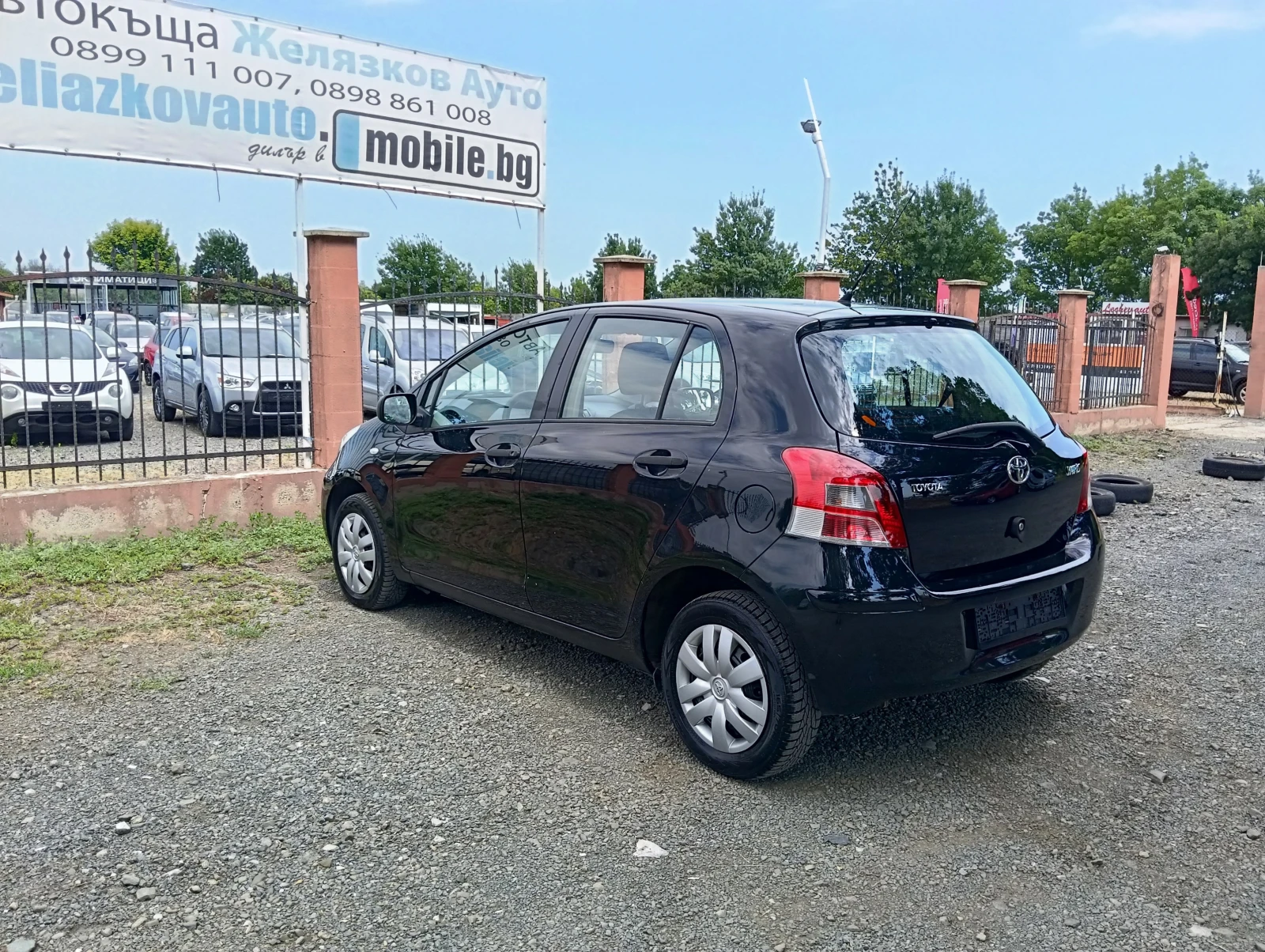 Toyota Yaris 1.0i, снимка 6 - Автомобили и джипове - 55364102