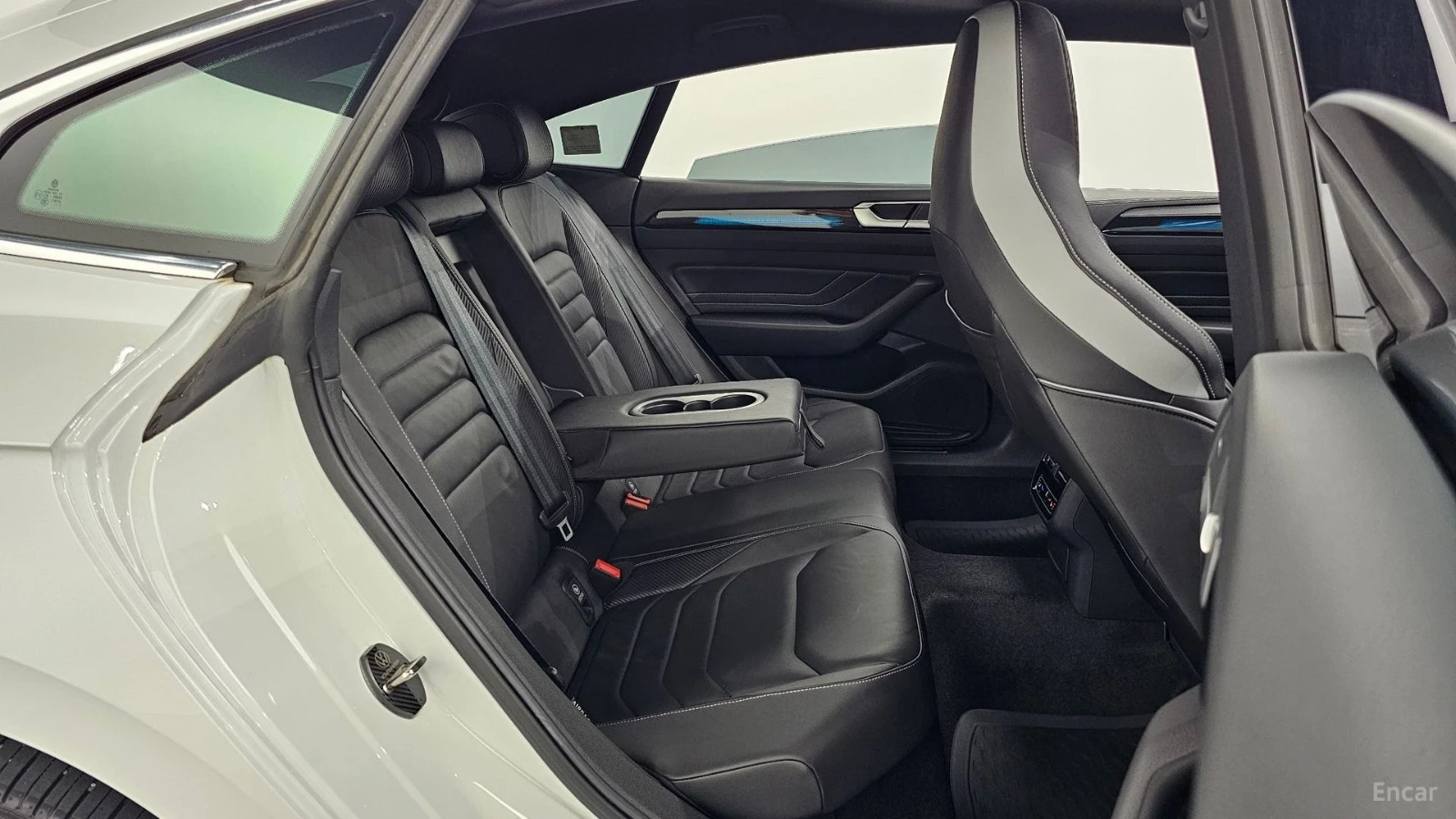 VW Arteon 4MOTION* 2.0TDI* R-LINE* DISTRONIC* 360* КАМЕРА* , снимка 10 - Автомобили и джипове - 55612233