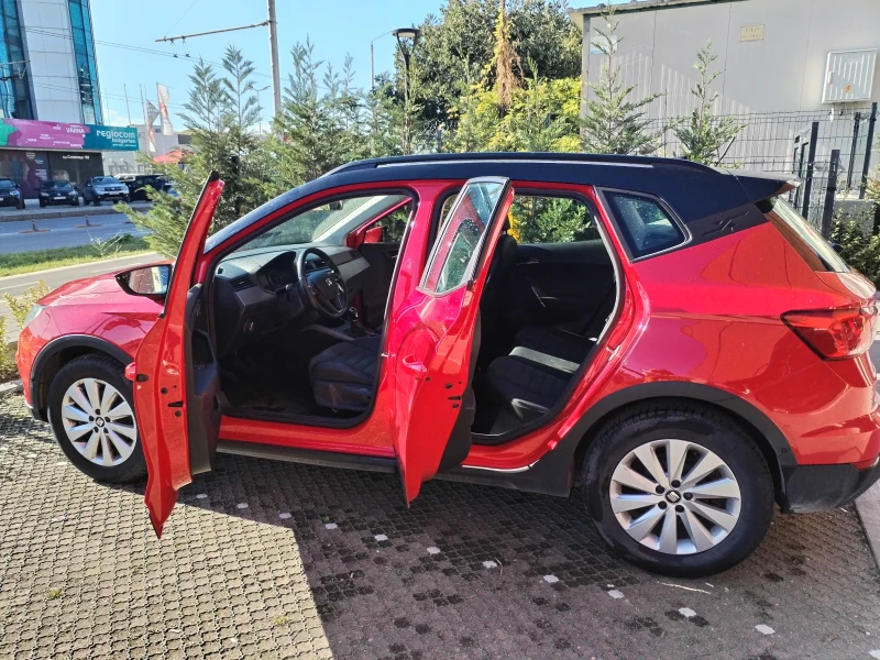 Seat Arona, снимка 15 - Автомобили и джипове - 48279683