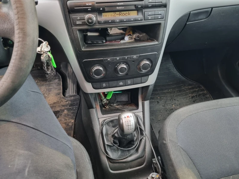 Skoda Yeti, снимка 5 - Автомобили и джипове - 52681722