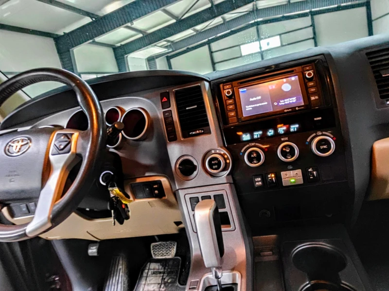 Toyota Sequoia 5.7 Limited, снимка 6 - Автомобили и джипове - 53028035