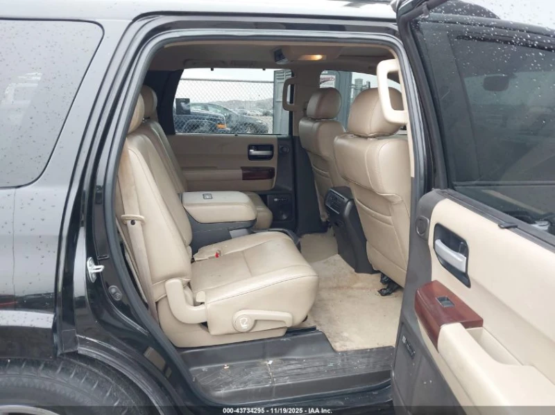 Toyota Sequoia 5.7L V-8 DOHC, VVT, 381HP 4X4 Drive, снимка 13 - Автомобили и джипове - 53178513