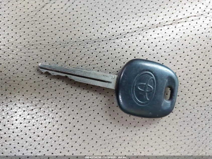 Toyota Sequoia 5.7L V-8 DOHC, VVT, 381HP 4X4 Drive - изображение 3