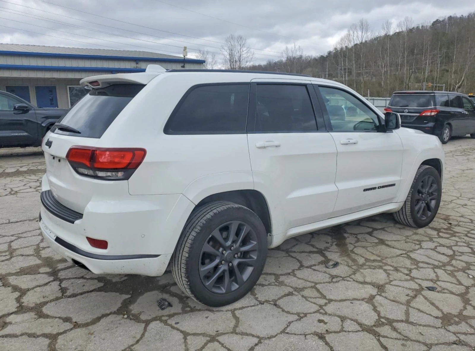 Jeep Grand cherokee 5.7 HEMI/OVERLAND, снимка 3 - Автомобили и джипове - 54112972