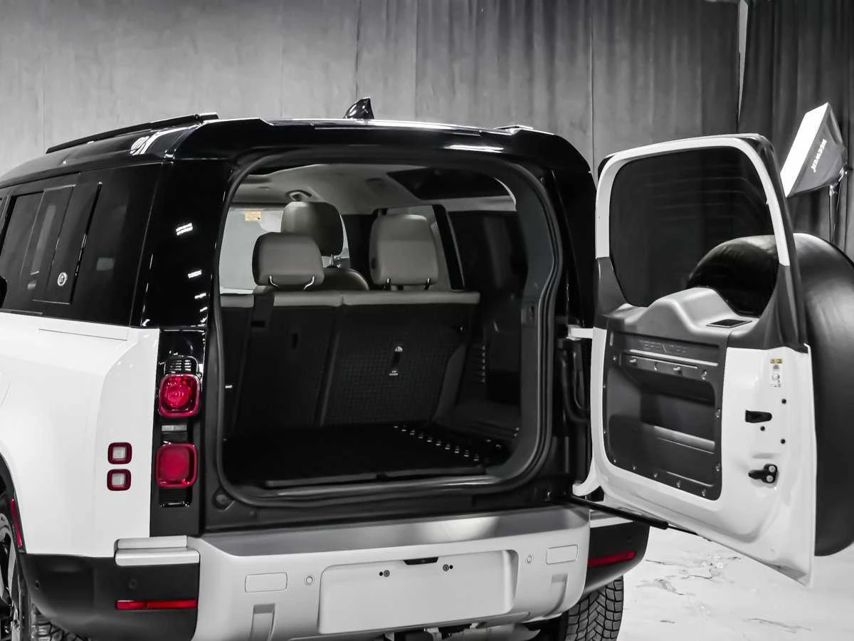 Land Rover Defender 110 SE , снимка 8 - Автомобили и джипове - 54969042