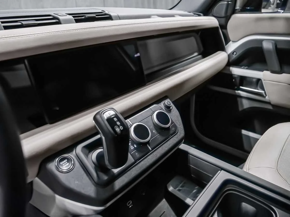 Land Rover Defender 110 SE , снимка 11 - Автомобили и джипове - 54969042