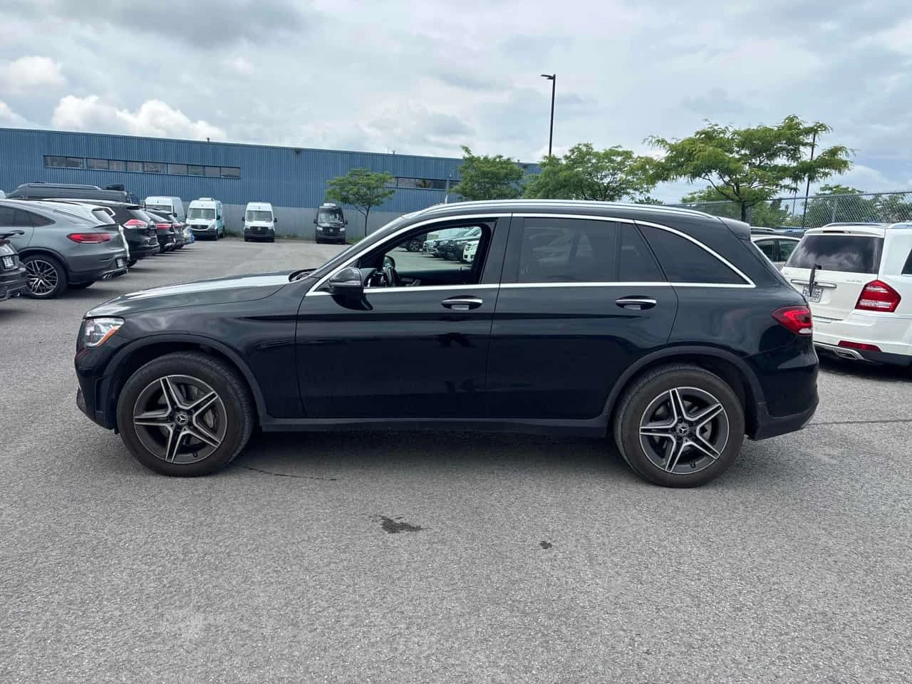 Mercedes-Benz GLC 300 4MATIC/ПАНОРАМА/ПРЕДСТАВИТЕЛСТВО НА MERCEDES, снимка 3 - Автомобили и джипове - 55069040