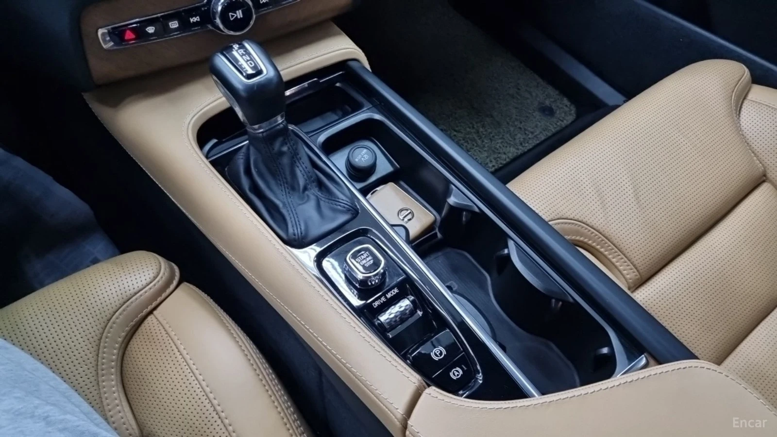 Volvo Xc90 T6 INSCRIPTION* КОЖА* ОБДУХВ* МАСАЖИ* ПАНО* 360* , снимка 11 - Автомобили и джипове - 55658680