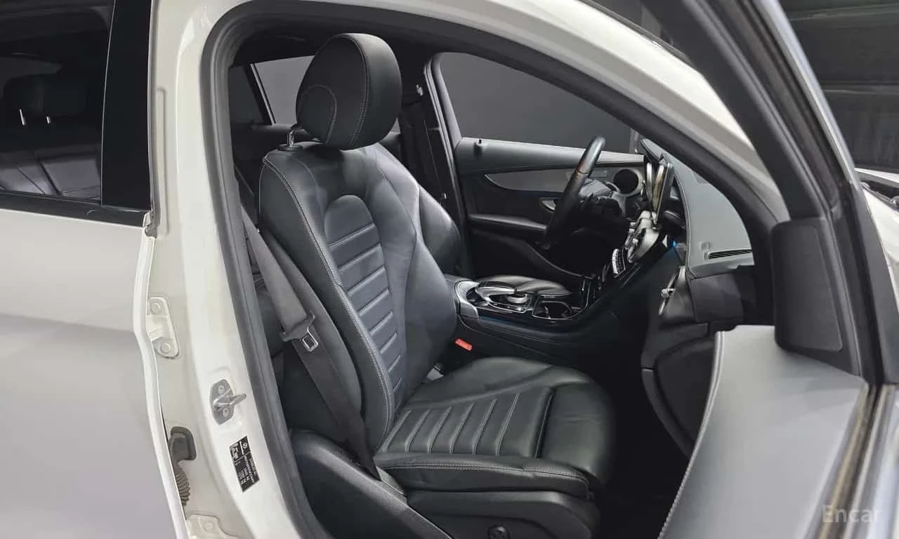 Mercedes-Benz GLC 220d 4MATIC Premium COUPE , снимка 12 - Автомобили и джипове - 56735612