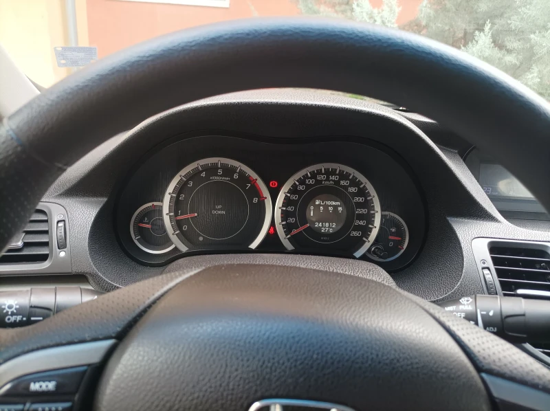 Honda Accord 2.0 i-vtec, снимка 8 - Автомобили и джипове - 52346886