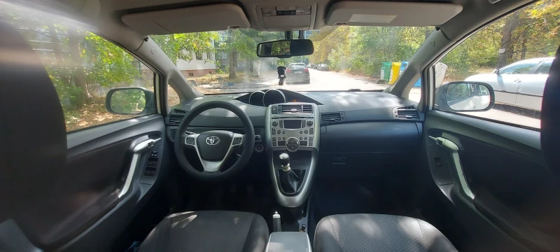 Toyota Verso Закупен от Тойота Бургас, 7 местна, снимка 8 - Автомобили и джипове - 53025291