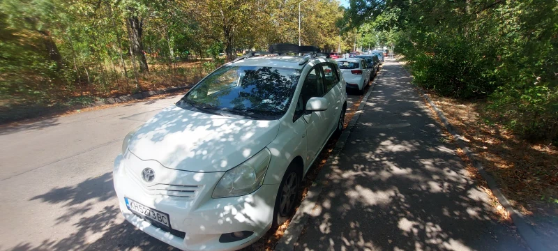 Toyota Verso Закупен от Тойота Бургас, 7 местна, снимка 3 - Автомобили и джипове - 53025291