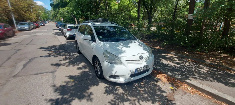 Toyota Verso Закупен от Тойота Бургас, 7 местна, снимка 5 - Автомобили и джипове - 53025291