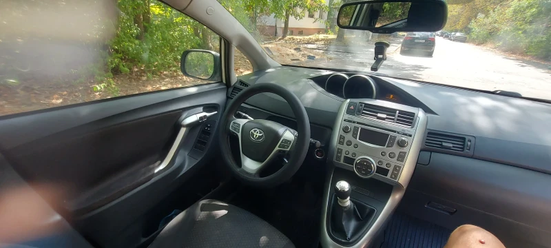 Toyota Verso Закупен от Тойота Бургас, 7 местна, снимка 9 - Автомобили и джипове - 53025291