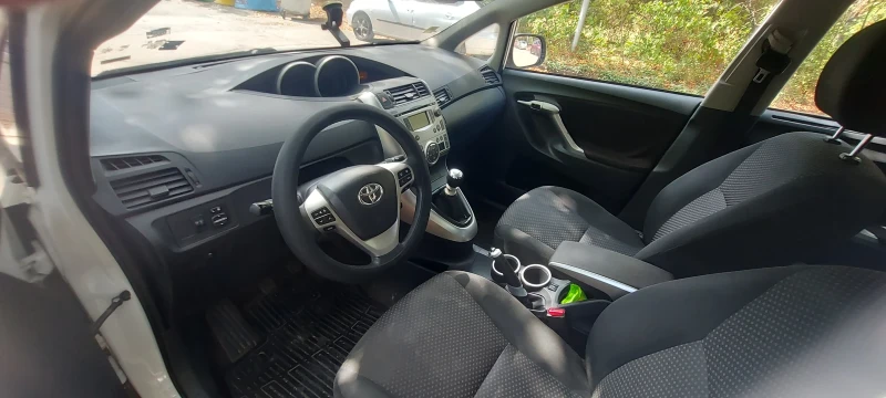 Toyota Verso Закупен от Тойота Бургас, 7 местна, снимка 7 - Автомобили и джипове - 53025291