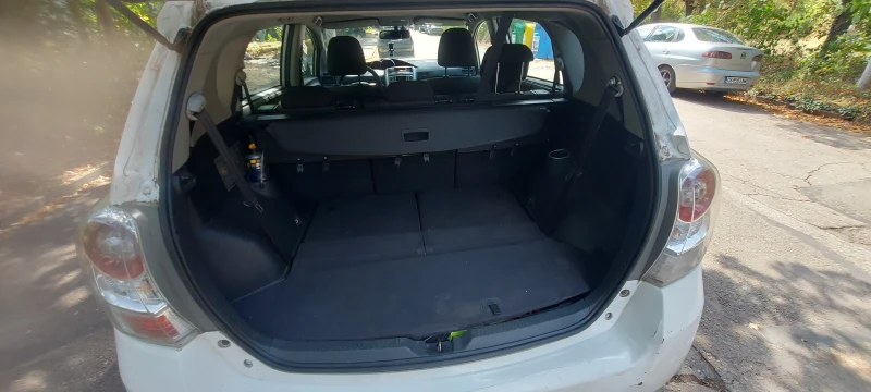 Toyota Verso Закупен от Тойота Бургас, 7 местна, снимка 10 - Автомобили и джипове - 53025291