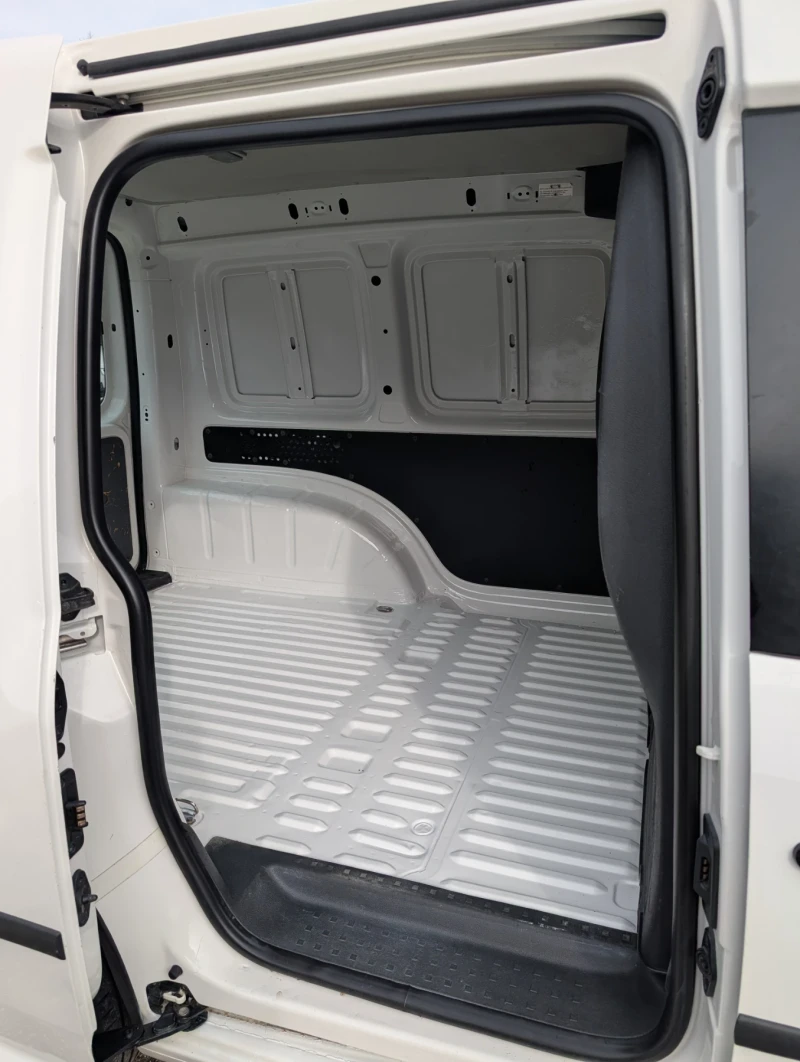 VW Caddy 1.6 TDI Bluemotion, снимка 8 - Автомобили и джипове - 52389701