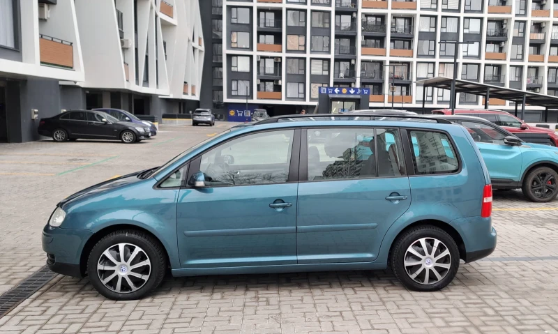 VW Touran 1.9/105ps/6с.к., снимка 6 - Автомобили и джипове - 53179845