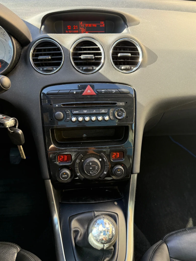 Peugeot 308 2.0 HDI 150 к.с. Euro 5 Allure , снимка 11 - Автомобили и джипове - 53218803