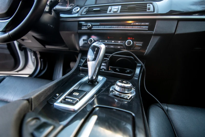 BMW 520 M-pack, снимка 11 - Автомобили и джипове - 53417917