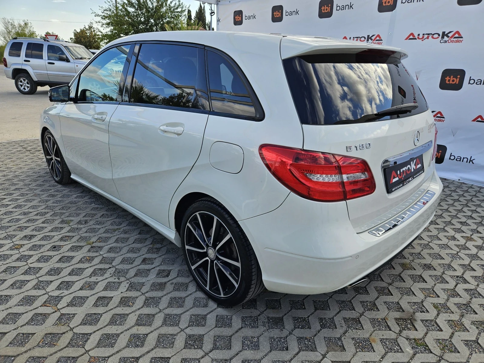 Mercedes-Benz B 180 2.0CDI-109кс= АВТОМАТ= * PREMIUM* = LED= КАМЕРА - изображение 5