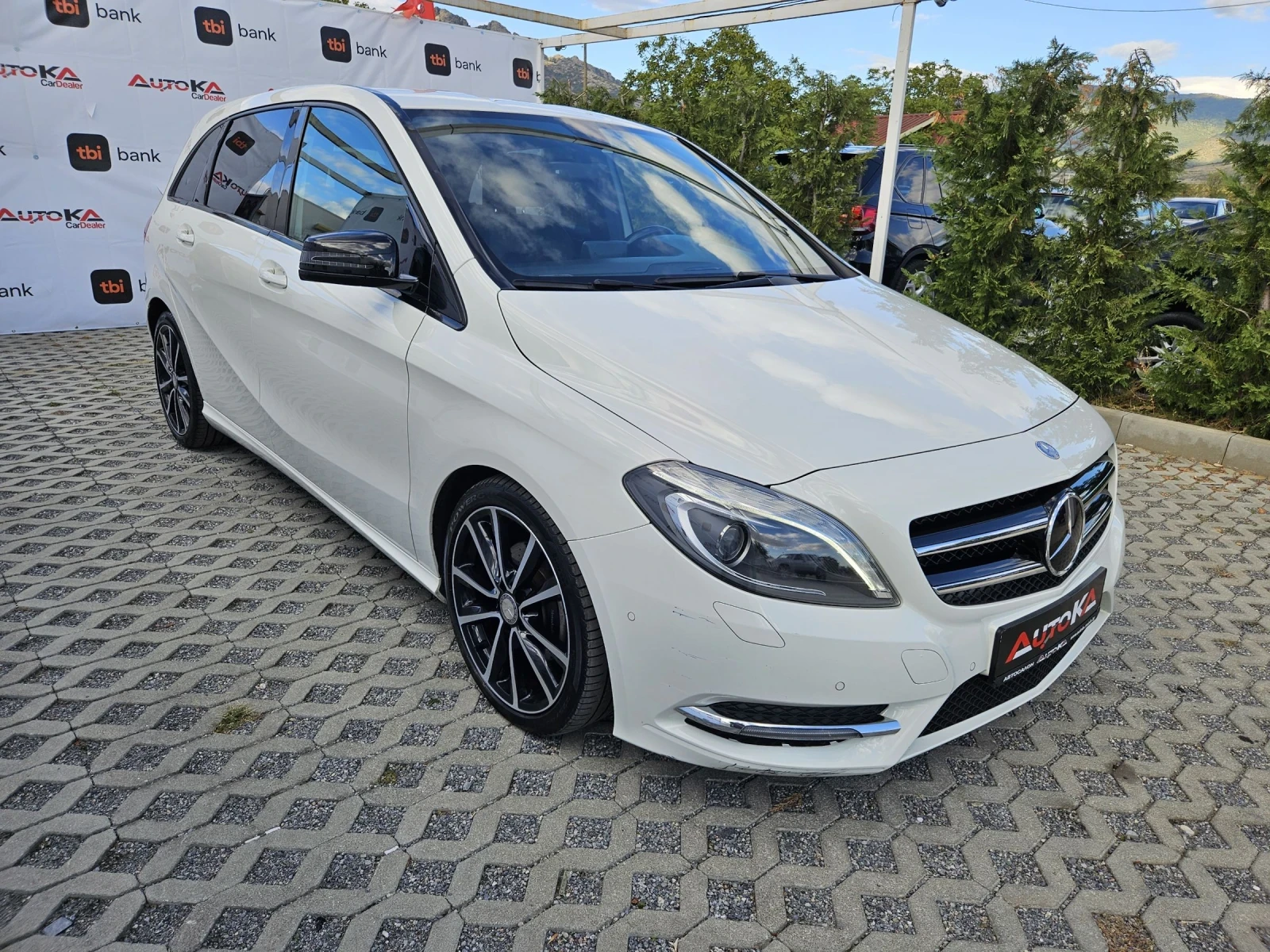 Mercedes-Benz B 180 2.0CDI-109кс= АВТОМАТ= * PREMIUM* = LED= КАМЕРА - изображение 2