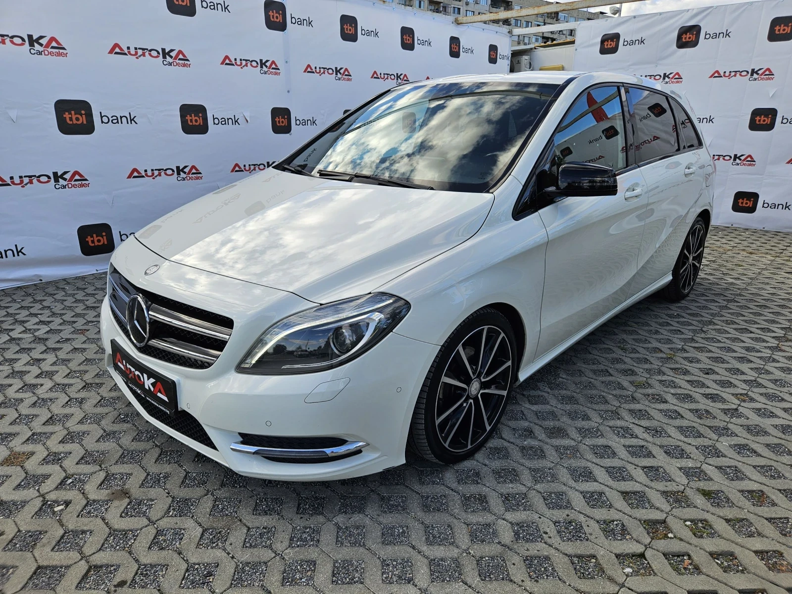 Mercedes-Benz B 180 2.0CDI-109кс= АВТОМАТ= * PREMIUM* = LED= КАМЕРА - изображение 6