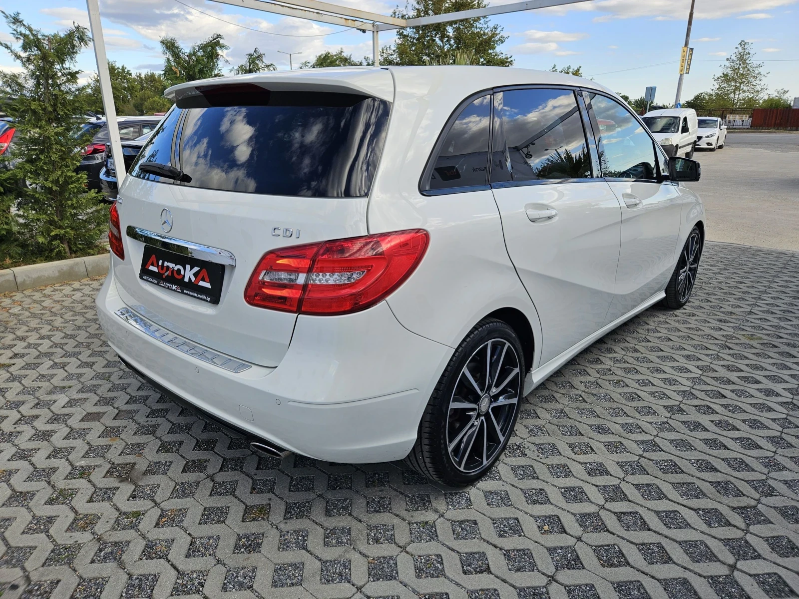 Mercedes-Benz B 180 2.0CDI-109кс= АВТОМАТ= * PREMIUM* = LED= КАМЕРА - изображение 3