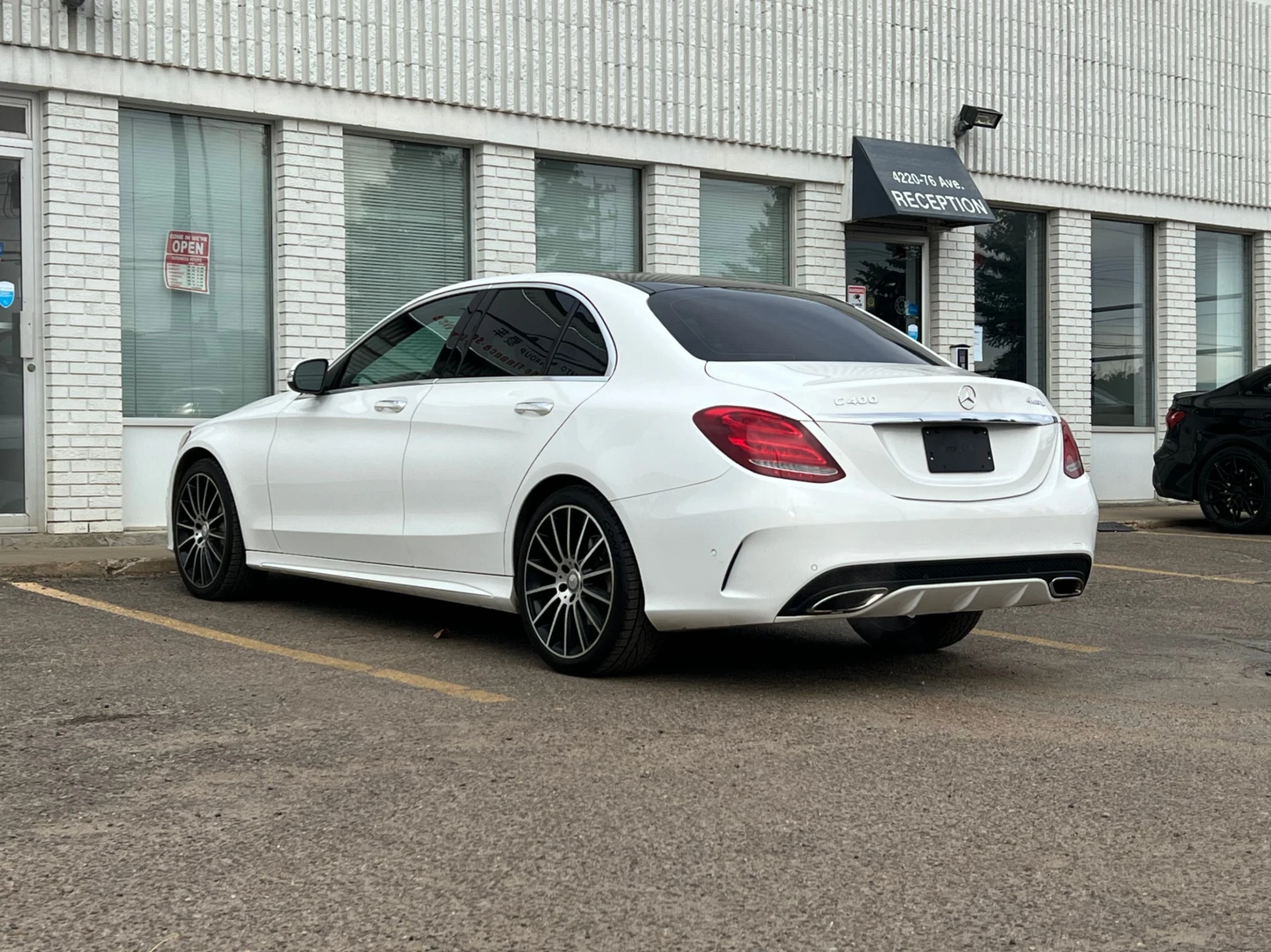 Mercedes-Benz C 400 4MATIC* SPORT-PKG* BURMESTER* BLACK* LEATHER* PANO - изображение 5