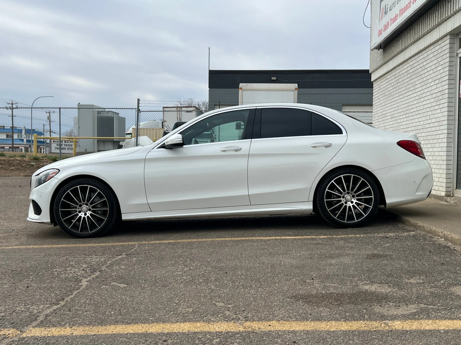 Mercedes-Benz C 400 4MATIC* SPORT-PKG* BURMESTER* BLACK* LEATHER* PANO - изображение 4