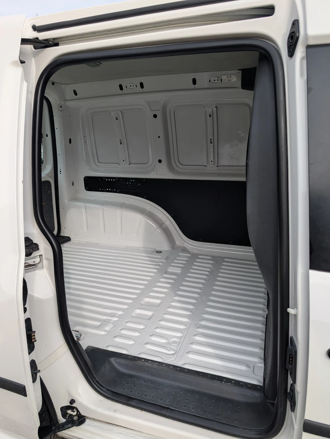 VW Caddy 1.6 TDI Bluemotion | Mobile.bg   8