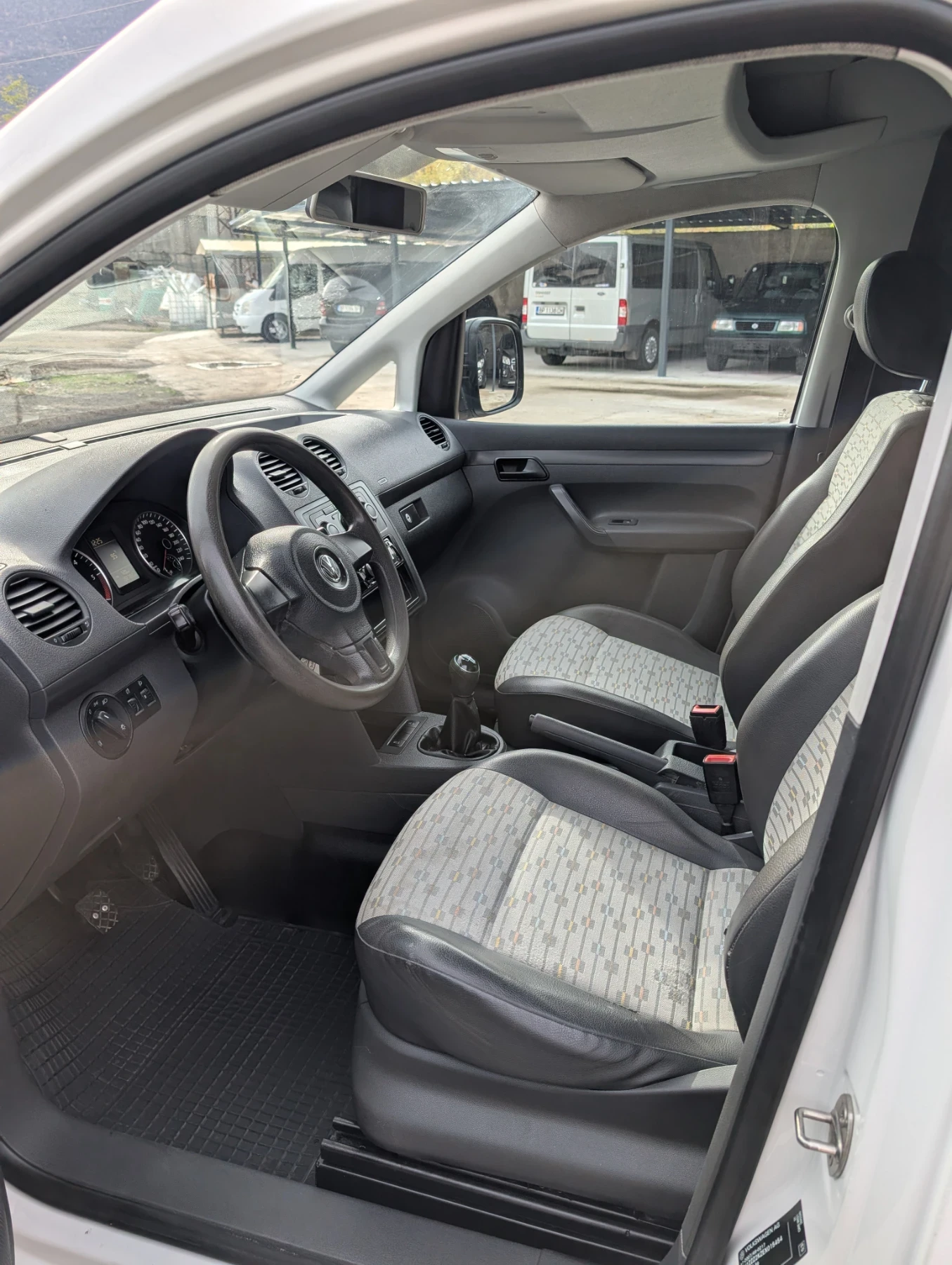 VW Caddy 1.6 TDI Bluemotion | Mobile.bg   9