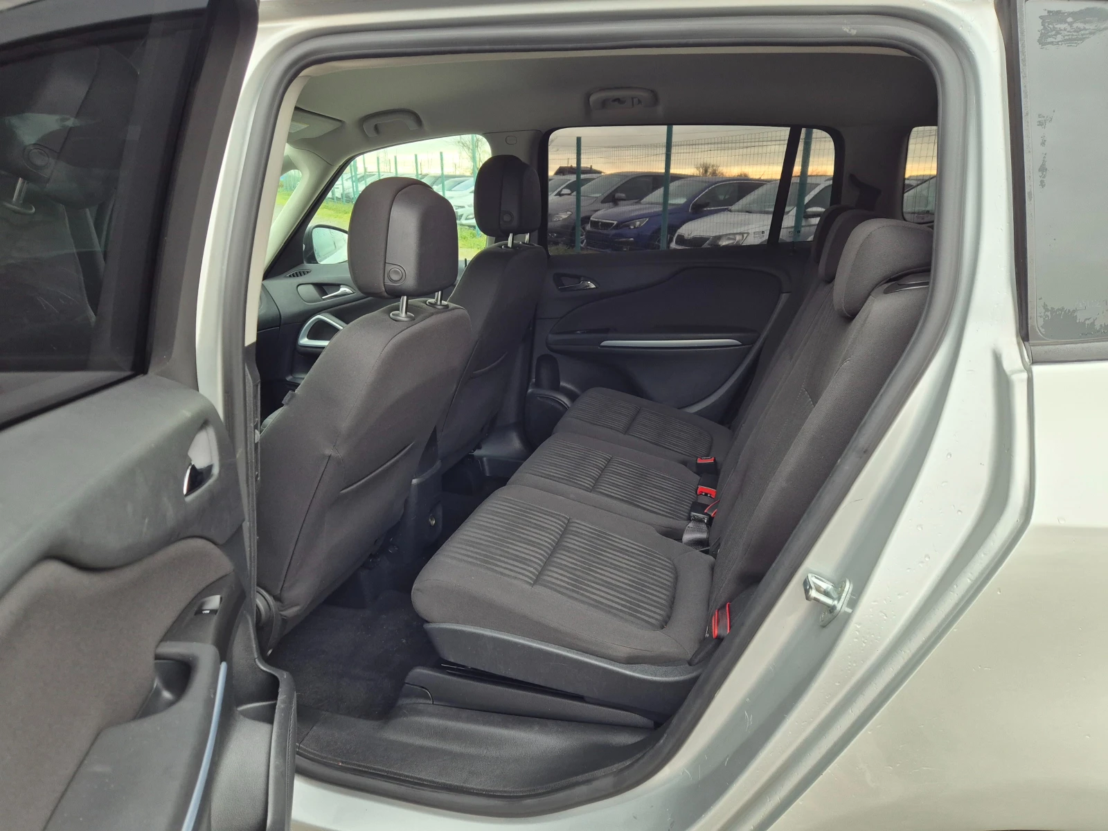 Opel Zafira Tourer 2.0CDTI 7 места, снимка 12 - Автомобили и джипове - 52475772