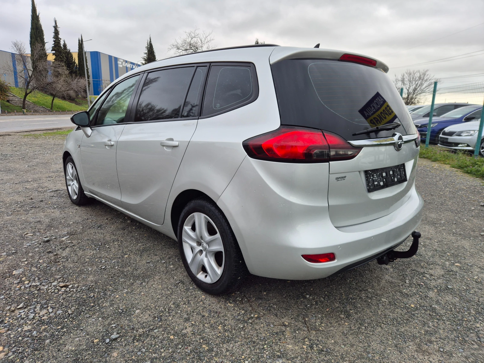 Opel Zafira Tourer 2.0CDTI 7 места, снимка 3 - Автомобили и джипове - 52475772