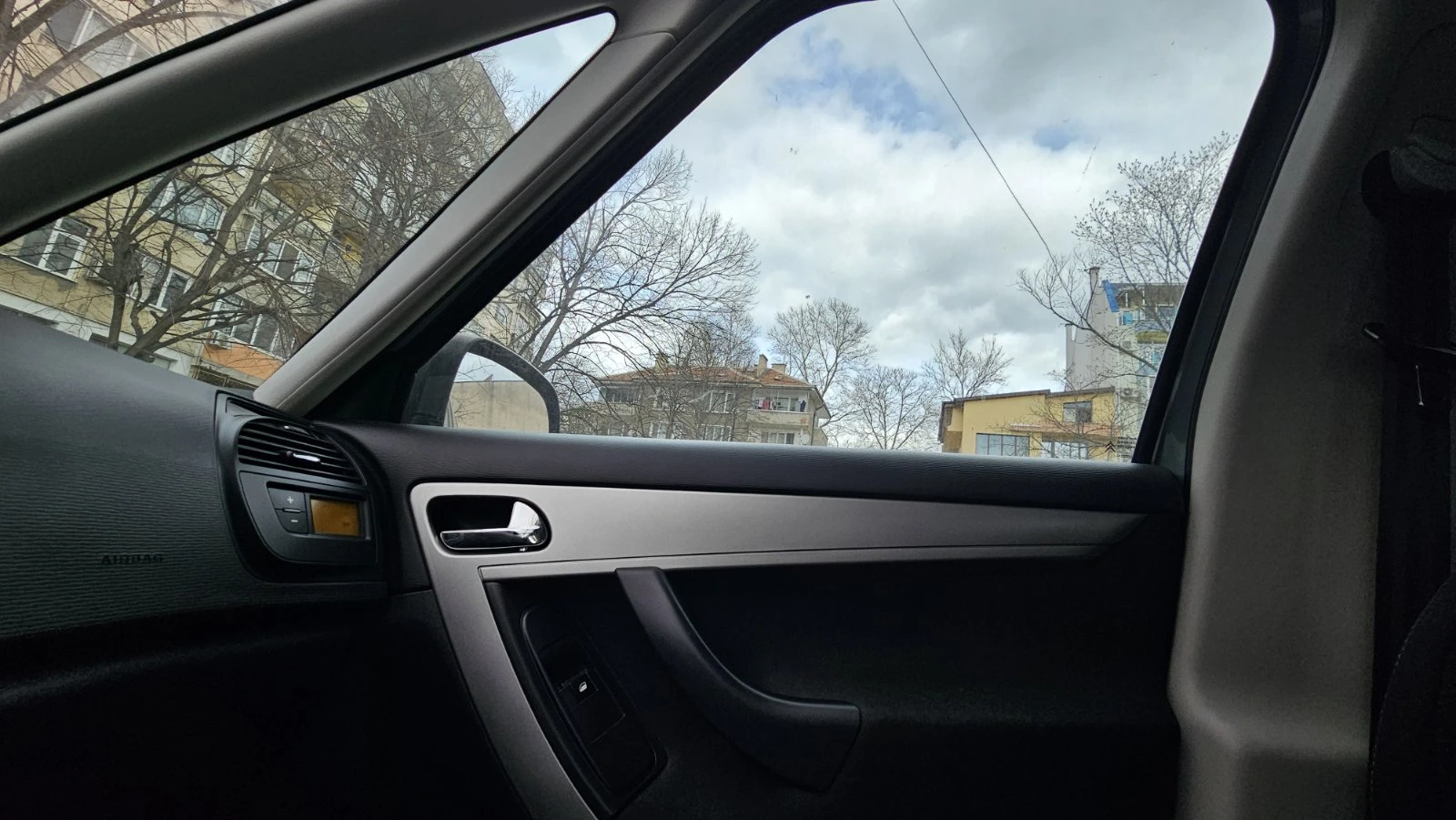 Citroen C4 Picasso 1.6E-HDI/FACELIFT/, снимка 5 - Автомобили и джипове - 53903406