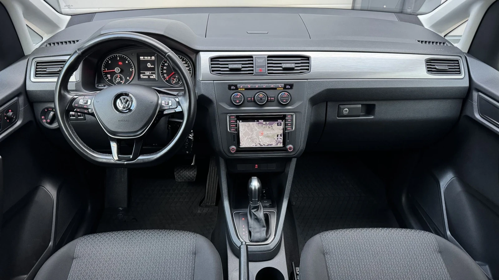 VW Caddy MAXI* Distronic* Navi, снимка 15 - Автомобили и джипове - 53992480