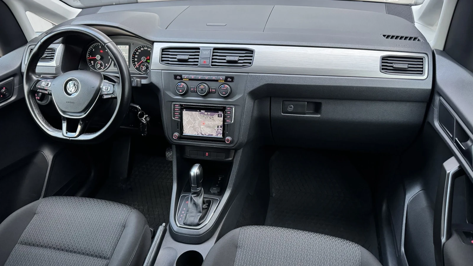 VW Caddy MAXI* Distronic* Navi, снимка 13 - Автомобили и джипове - 53992480