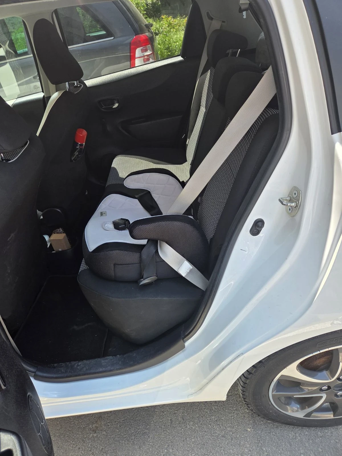 Toyota Yaris, снимка 10 - Автомобили и джипове - 54484329