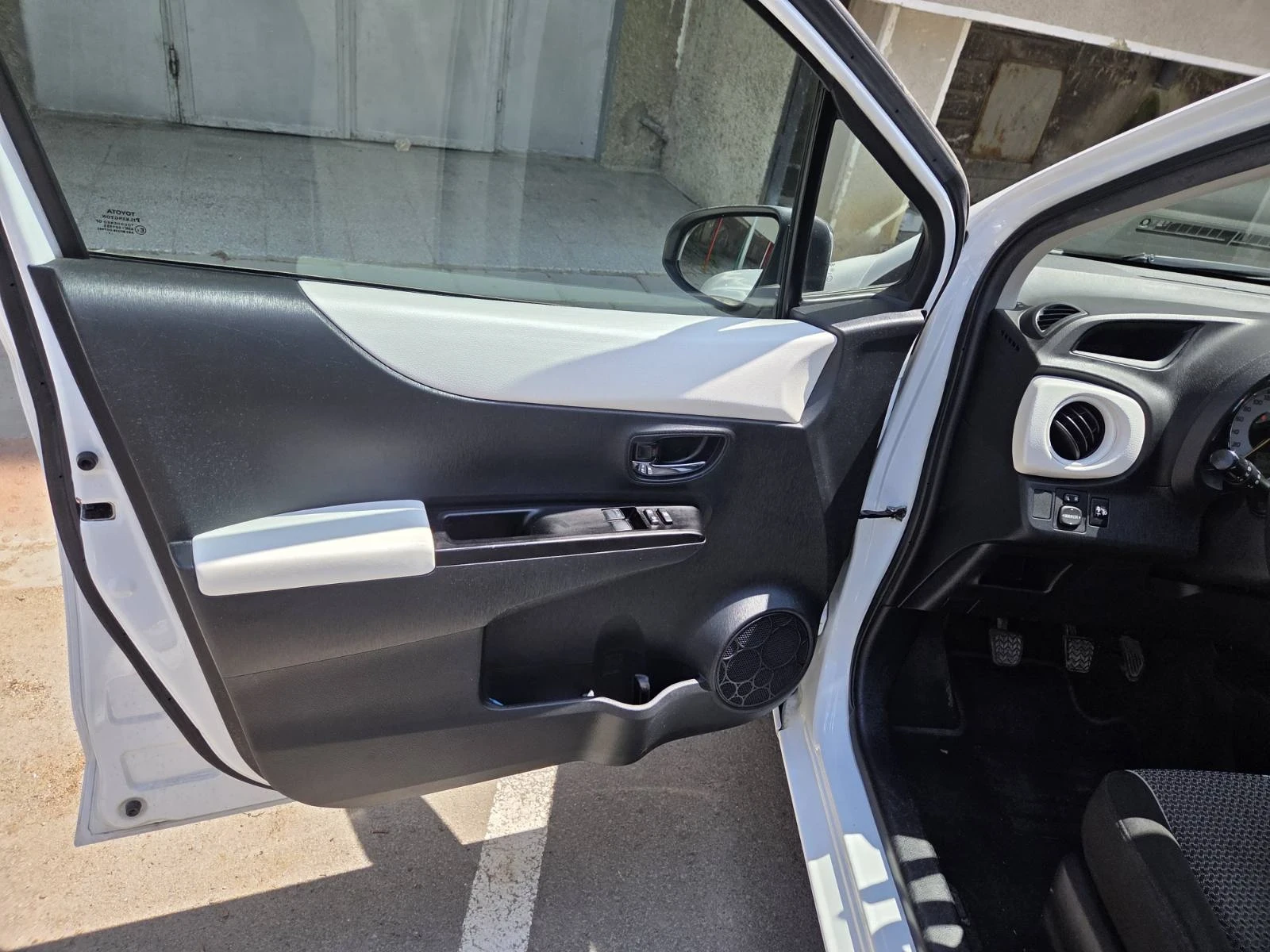 Toyota Yaris, снимка 7 - Автомобили и джипове - 54484329
