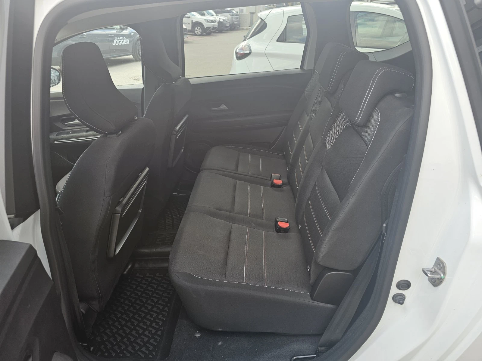 Dacia Jogger 1.6 TCe 95 Hybrid, снимка 14 - Автомобили и джипове - 54770579