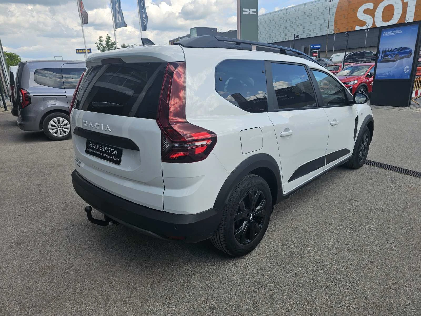Dacia Jogger 1.6 TCe 95 Hybrid, снимка 5 - Автомобили и джипове - 54770579